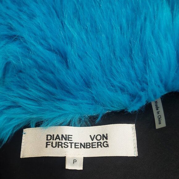 💥INSANELY BEAUTIFUL💥DVF Luxurious Collared Faux Fur Jacket in Cerulean Blue - Picture 16 of 16